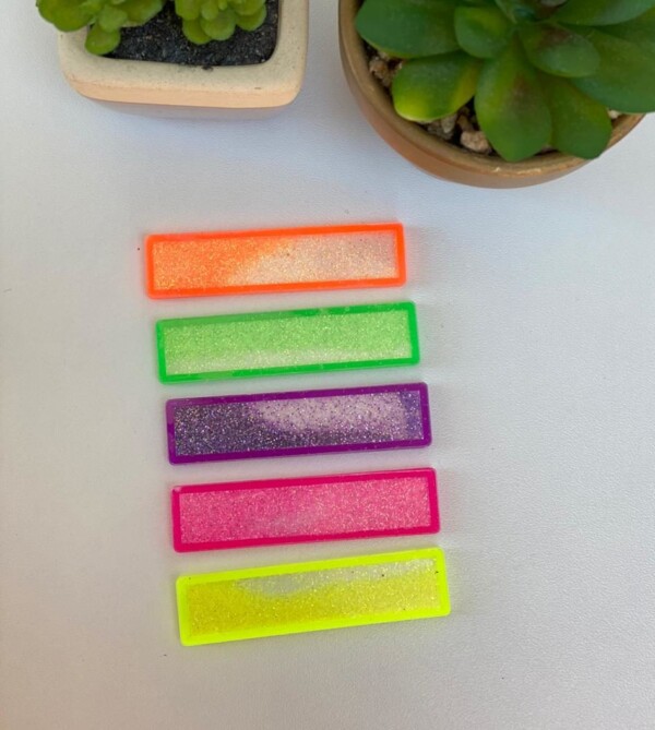 Hair Clip Reto Vazado Neon - 6cm - Imagem 1