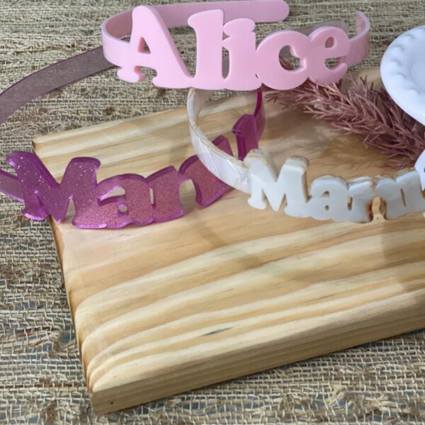 Tiara com Nome Reforçado