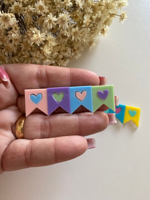 Hair Clip Bandeirinha com Coração - 6,5cm - Imagem 2