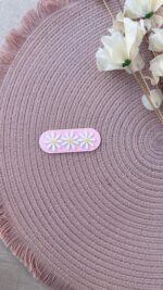 Hair Clip Flor Margarida Oval - 6,5cm - Imagem 2