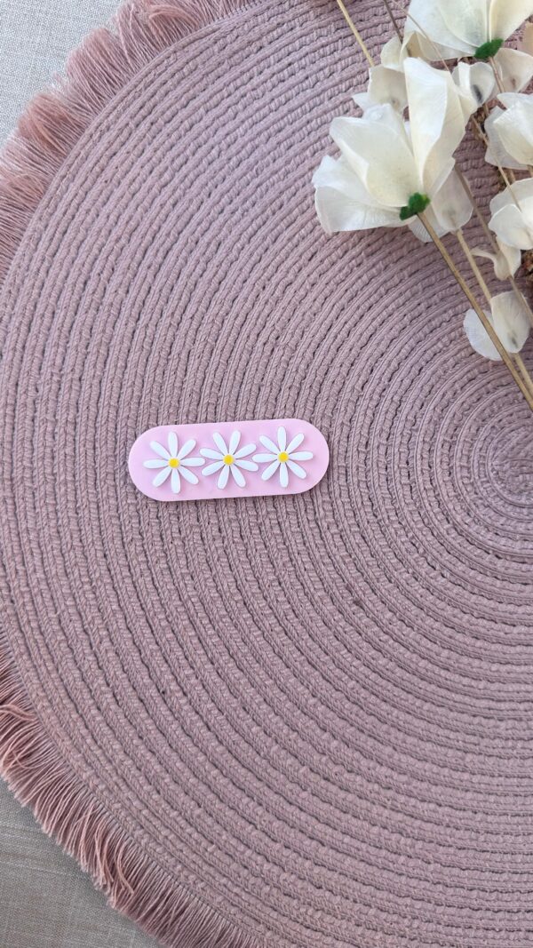 Hair Clip Flor Margarida Oval - 6,5cm - Imagem 2