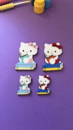 Hello kitty Livro Sentado Escolar  - 2025