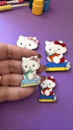 Hello kitty Livro Sentado Escolar  - 2025 - Imagem 3