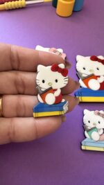 Hello kitty Livro Sentado Escolar  - 2025 - Imagem 4