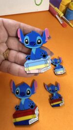 Stitch Livro Sentado Escolar  - 2025 - Imagem 2