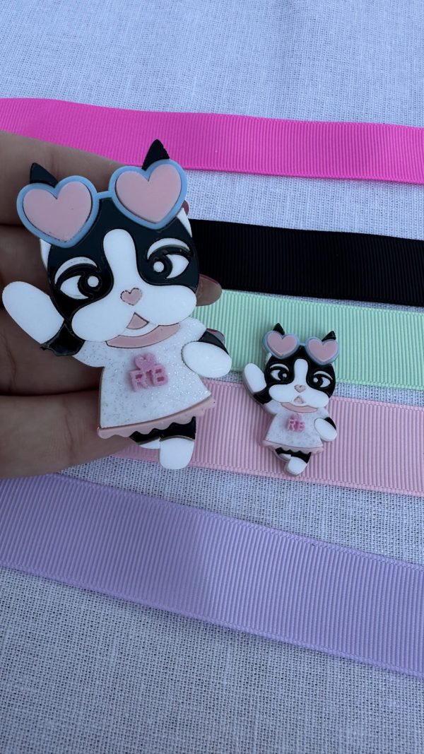 Rebecca BonBon com óculos - Imagem 5