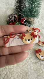 Hair Clip Ursinha com laço - Natal 2025 - Imagem 4