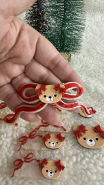 Aplique para Tiara Laço com rosto ursinha - Natal 2025 - Imagem 6